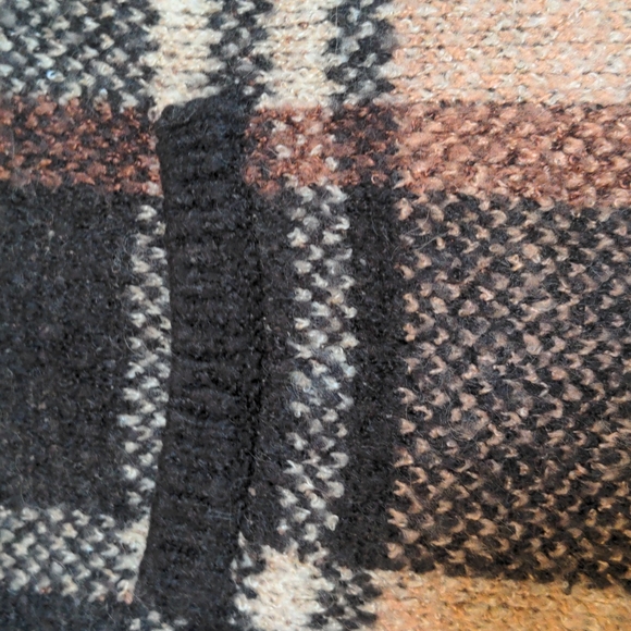 Adorable sweater cape from Zara size 2 to 3 - Picture 3 of 3